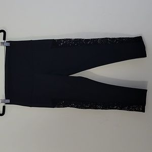 Onzie Black Lace Trim Crop Legging Sz M/L